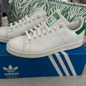 New w/box never worn adidas Originals Men's Stan Smith Primegreen Sneaker⭐️